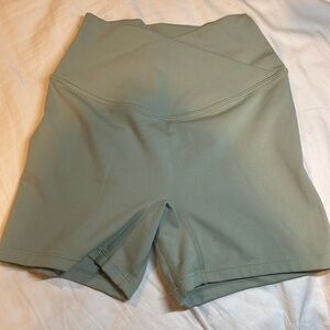 CSB Crop Shop Boutique Green Shorts, Crossover, Size XS, Length 4’’
